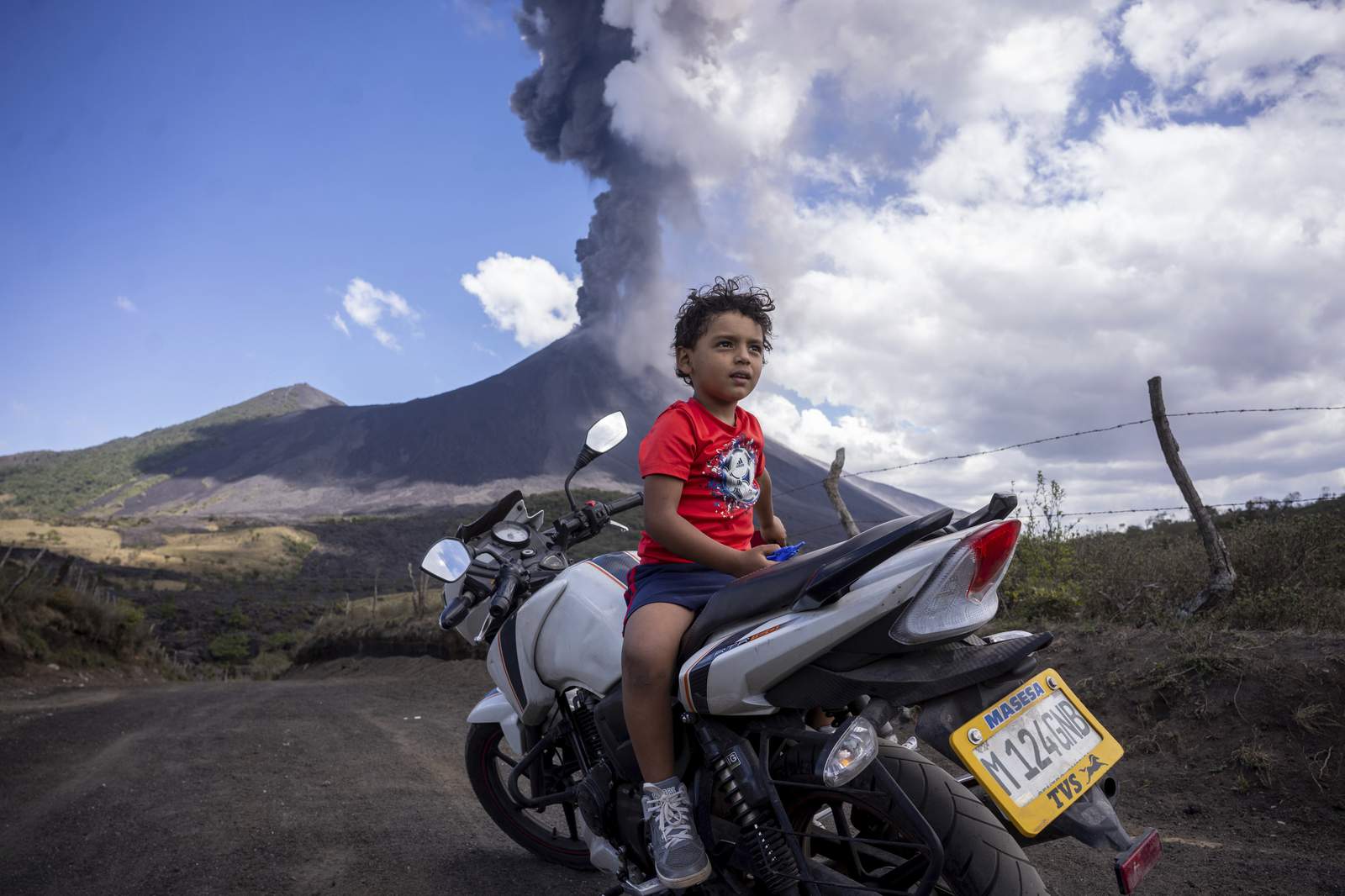Evacuation request ignored at Guatemala's Pacaya volcano