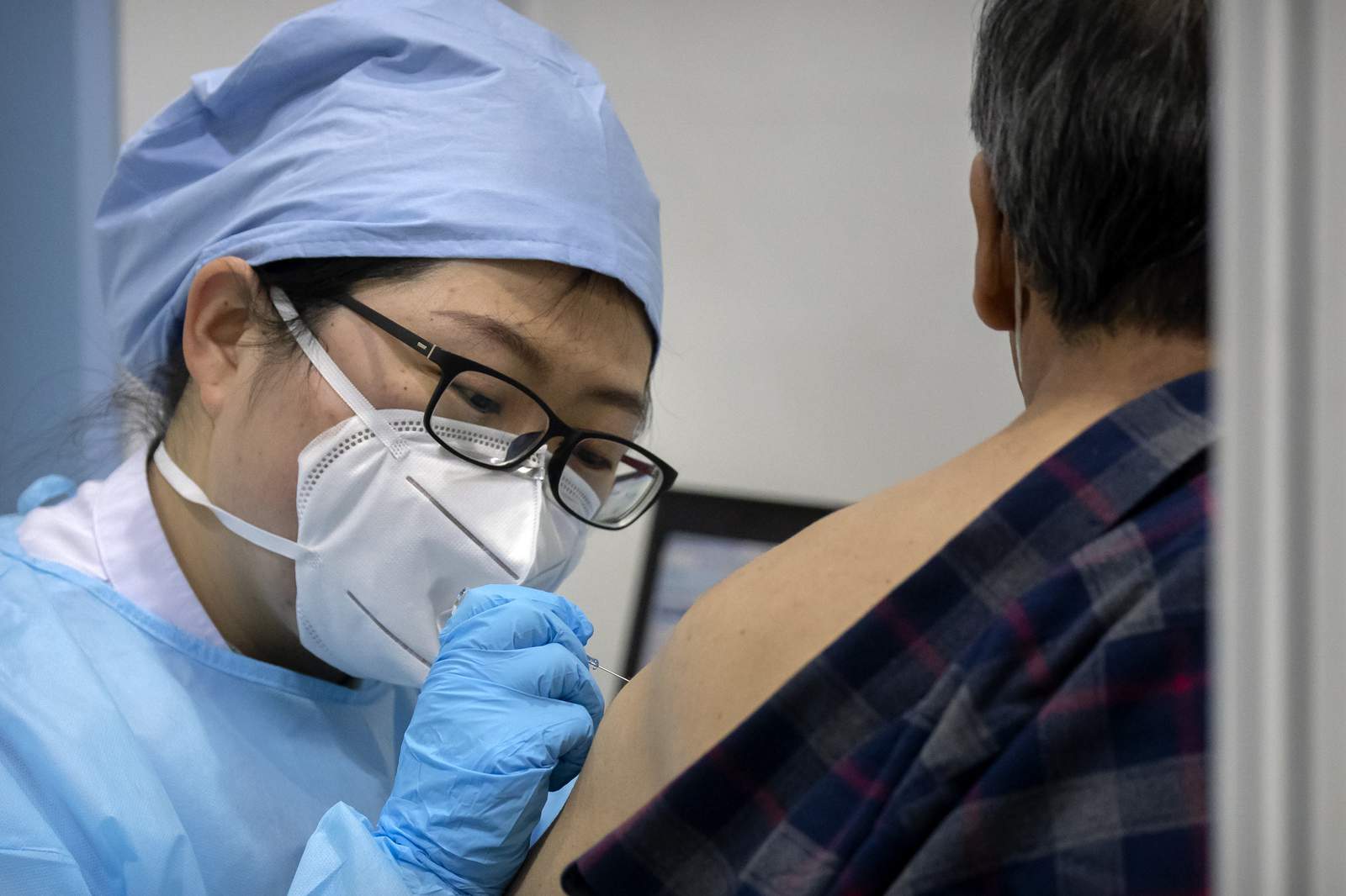 China builds hospital in 5 days after surge in virus cases