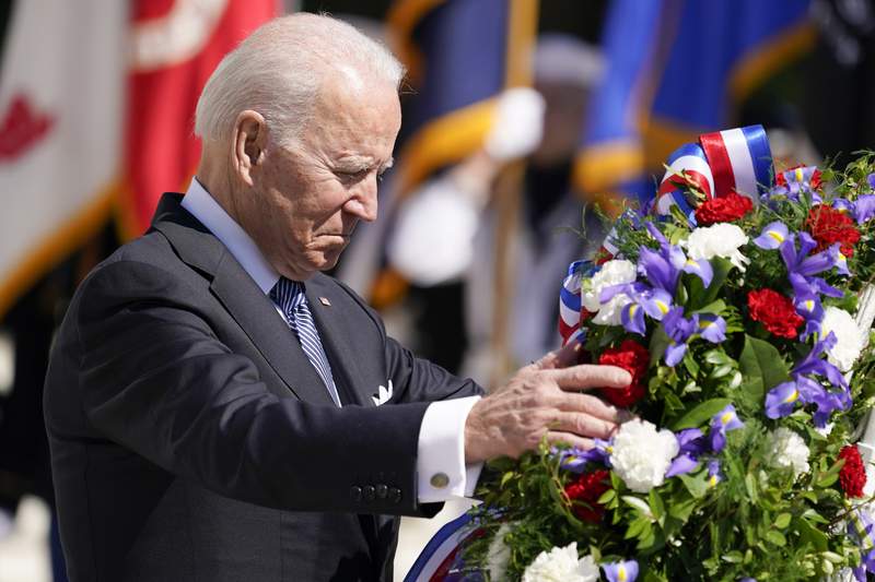 Biden honors war dead at Arlington, implores nation to heal
