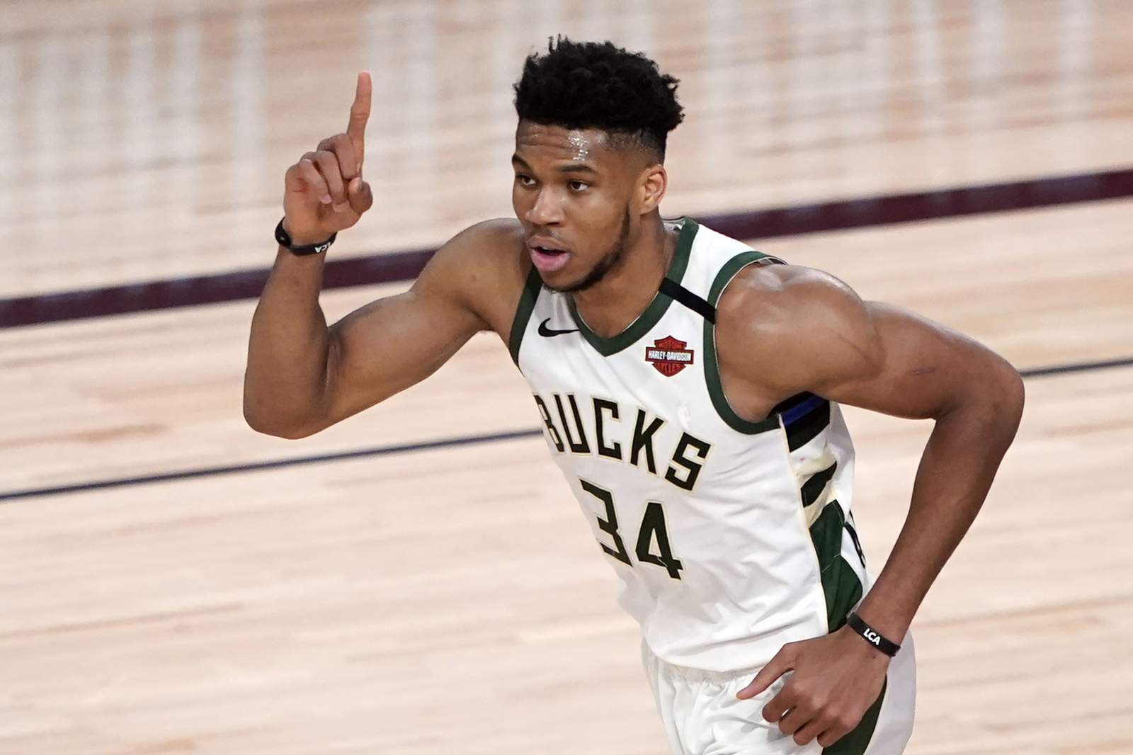Antetokounmpo says he wanted to repay Milwaukee's loyalty