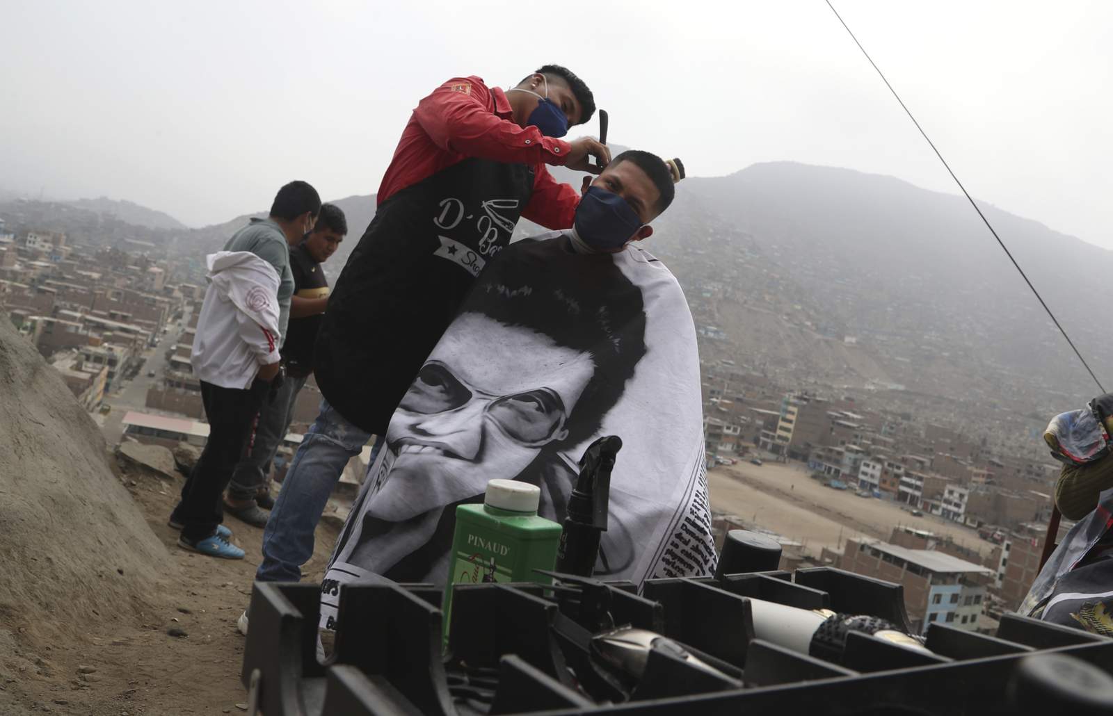 Barber offers hope in Peruvian barrios devastated by virus