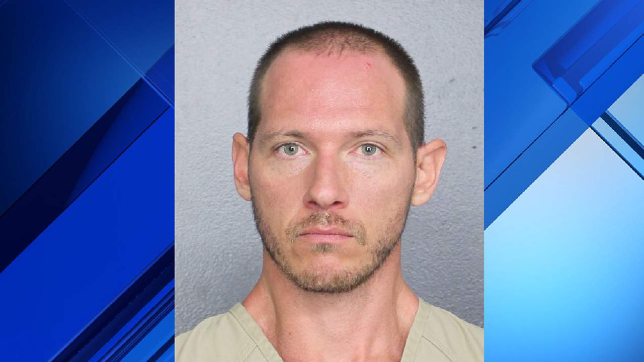 BSO: Woman locks herself on balcony after man forces his way into her apartment