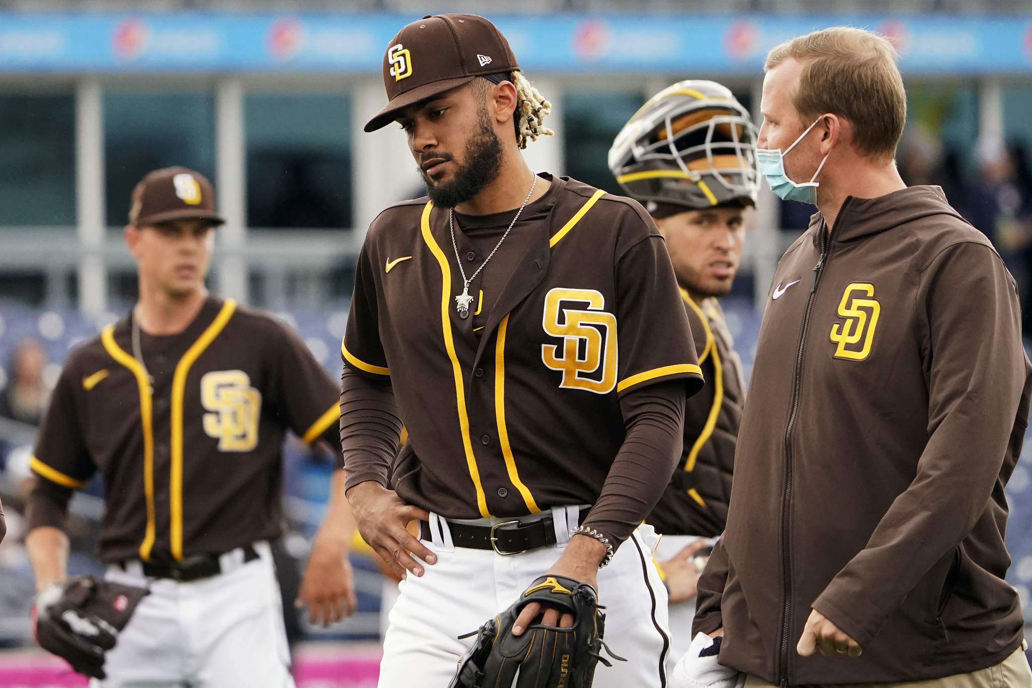 Padres star Tatis has shoulder problem, to be re-evaluated