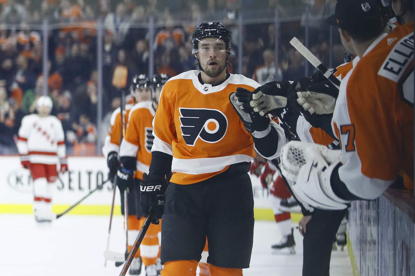 Streaking Flyers beat Carolina 4-1 for 8th straight win