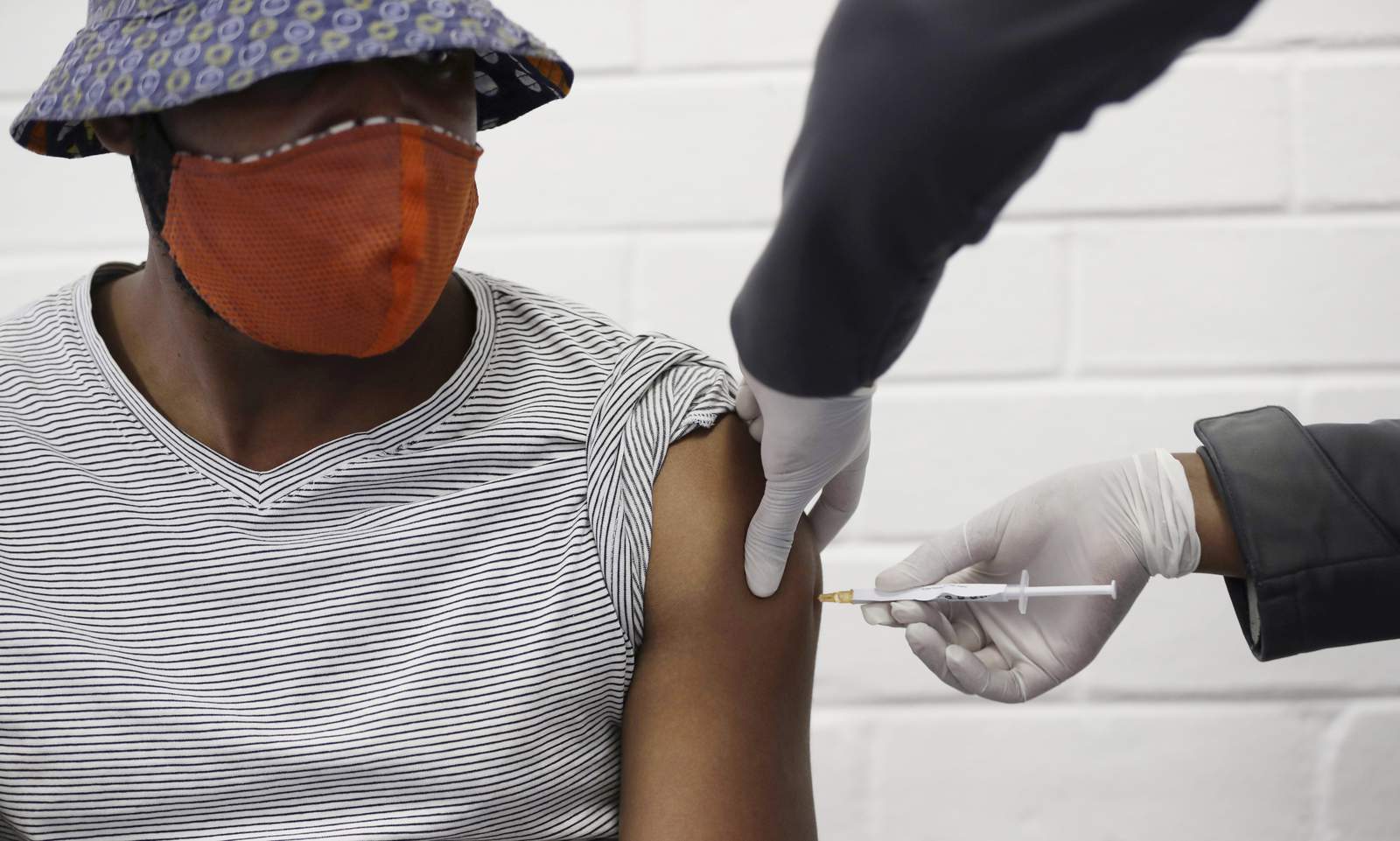 Summer may decide fate of lead shots in virus vaccine race