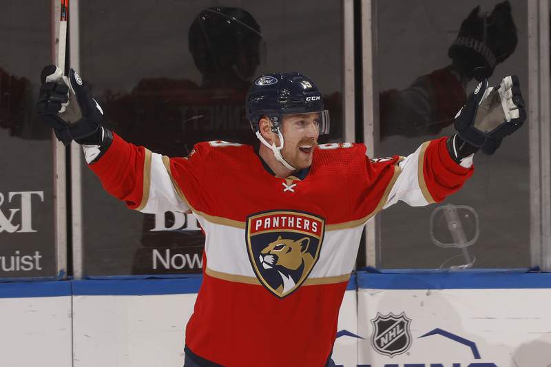 Panthers sign Sam Bennett to 4-year deal; Sam Reinhart next?