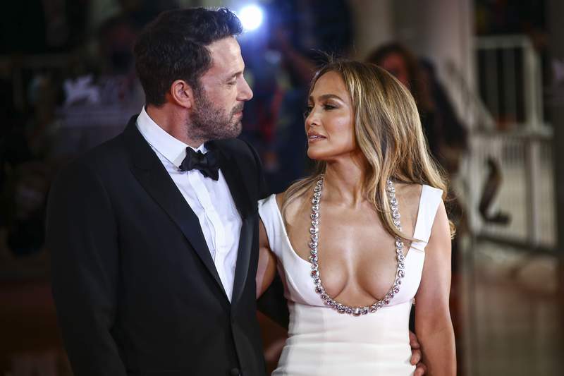 Ben Affleck, Jennifer Lopez make romance official in Venice