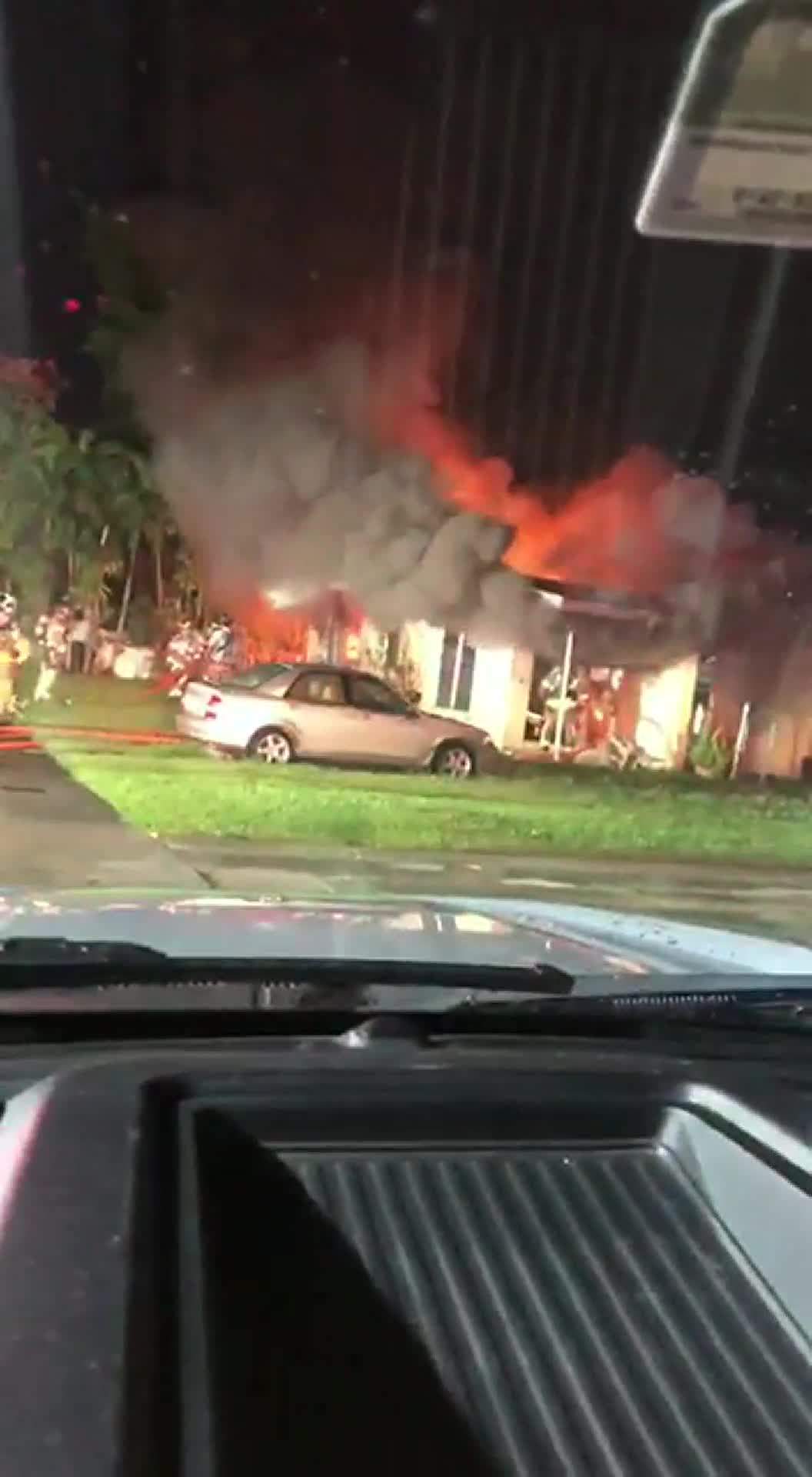 4 a.m. fire destroys SW Miami Dade house