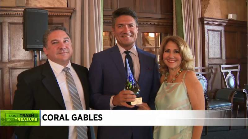 South Florida Hispanic Chamber of Commerce recognizes Louis Aguirre for environmental reporting