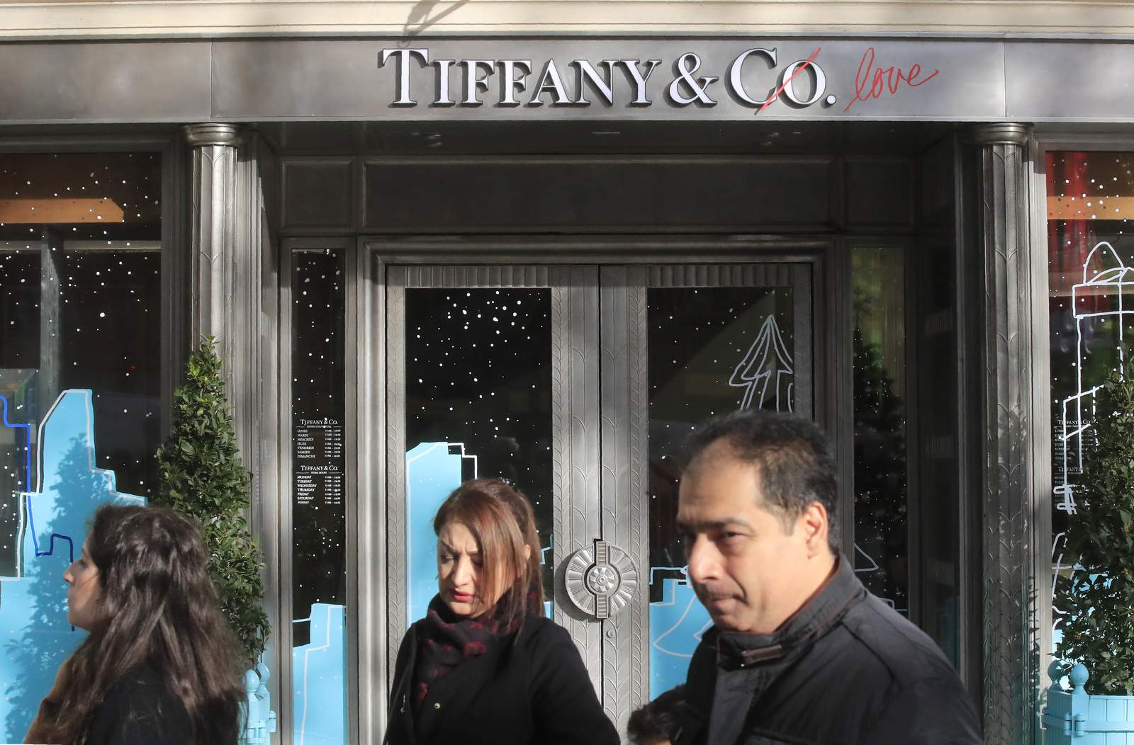 Largest luxury deal back on, Tiffany agrees to lower price