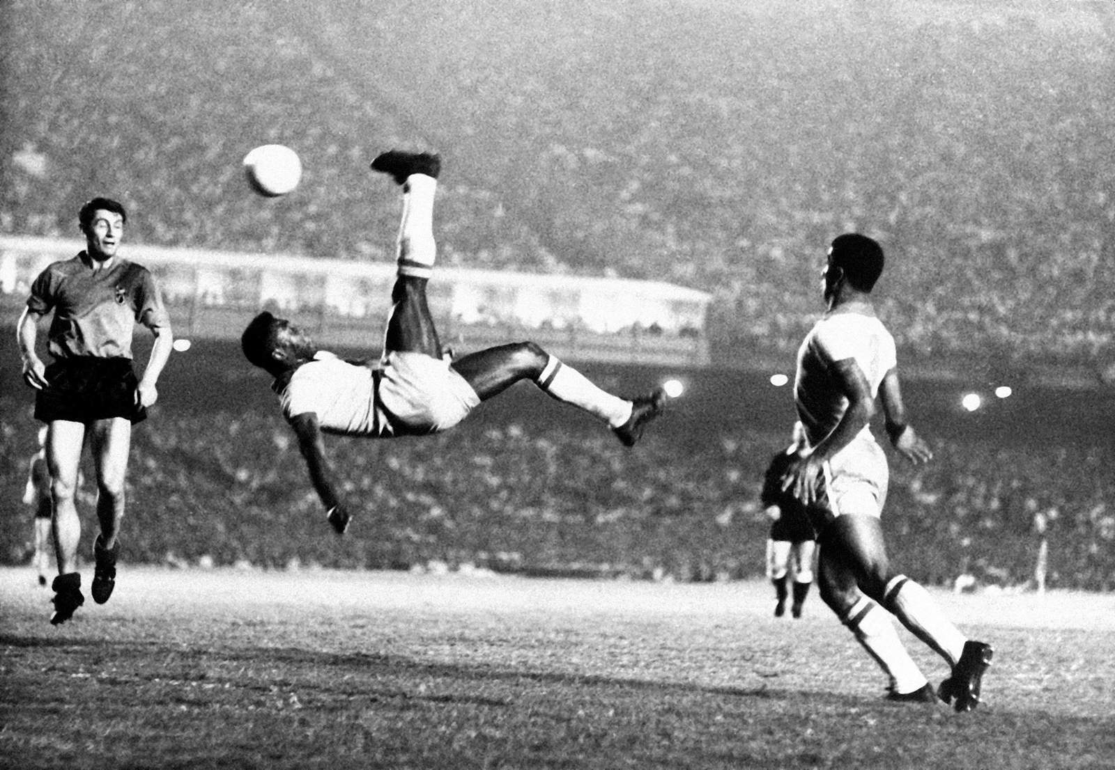 Brazilian soccer great Pelé turns 80, isolated at home