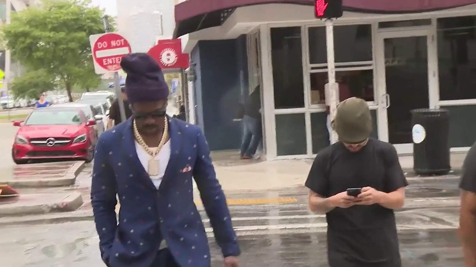 Antonio Brown posts video after police show up at his Hollywood home