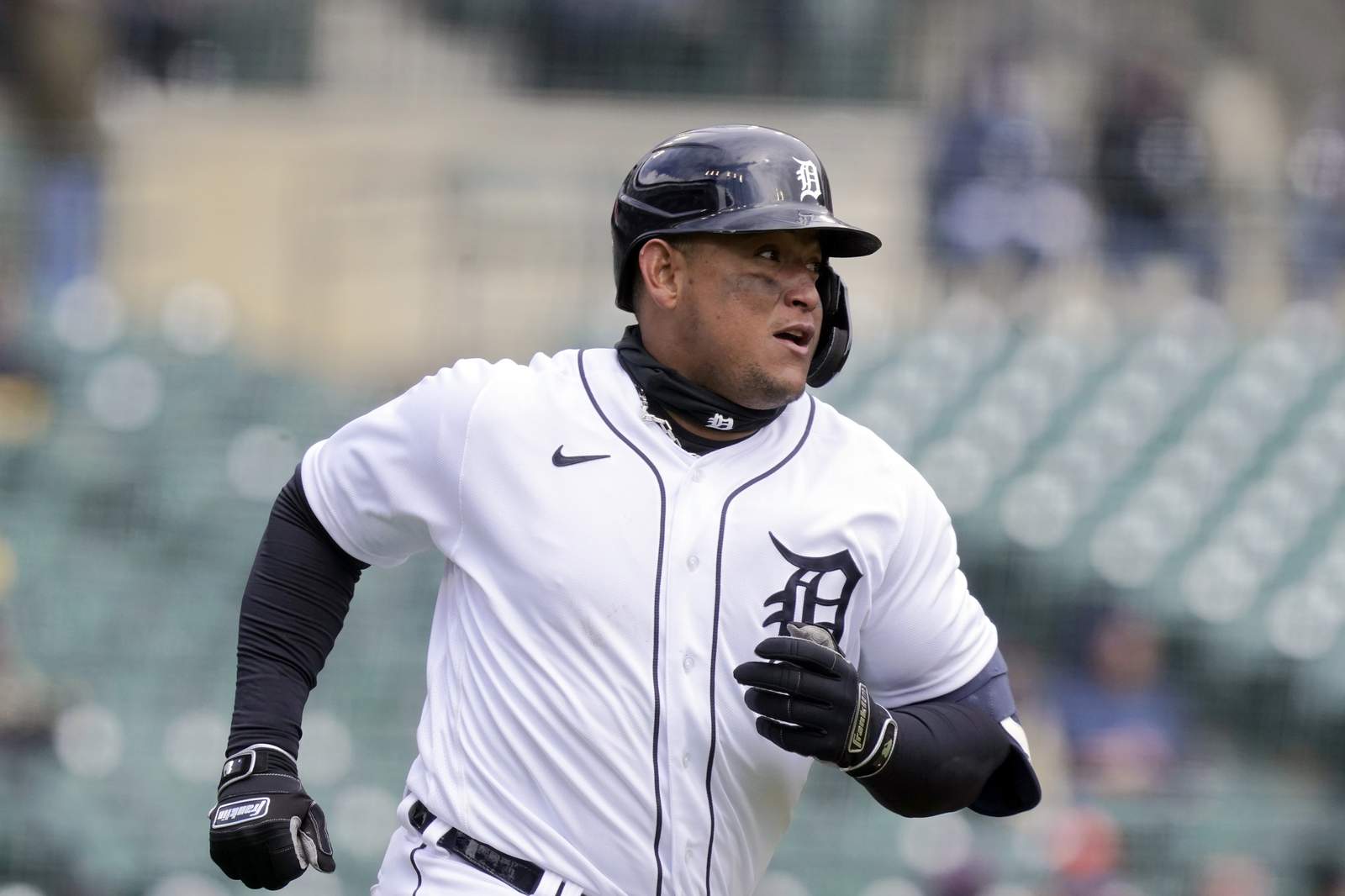 Cabrera homers off Bieber in snow, Tigers beat Indians 3-2