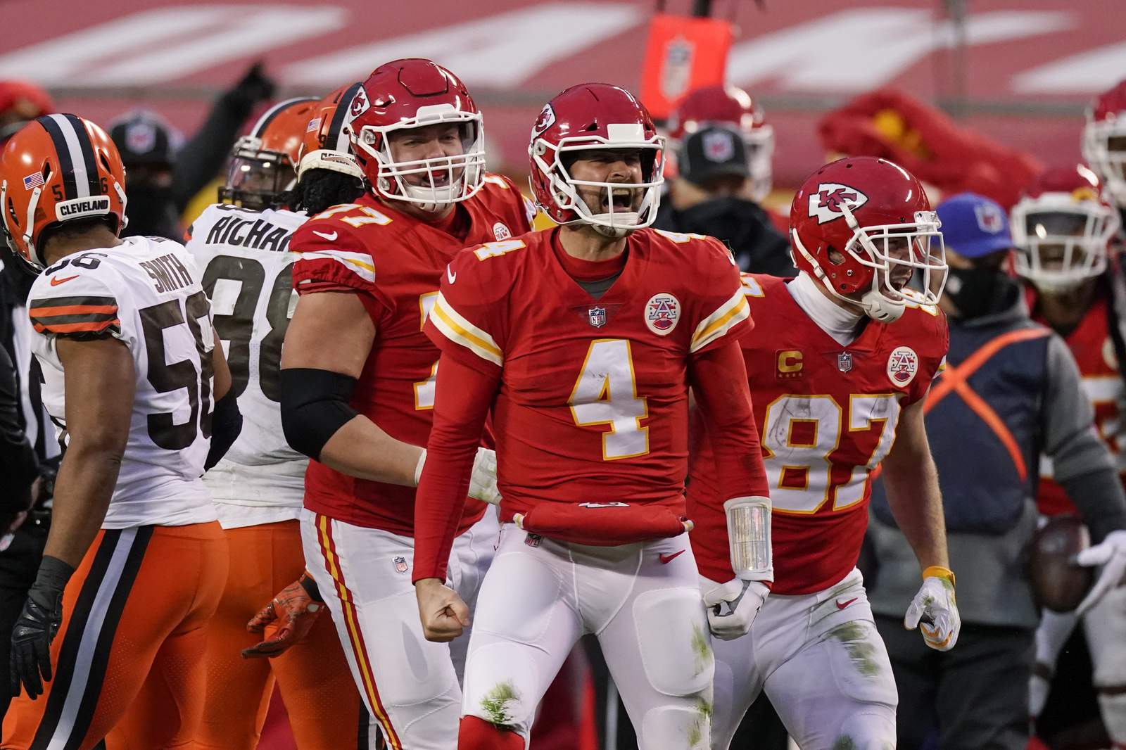 Chiefs advance to 3rd straight AFC title game at home
