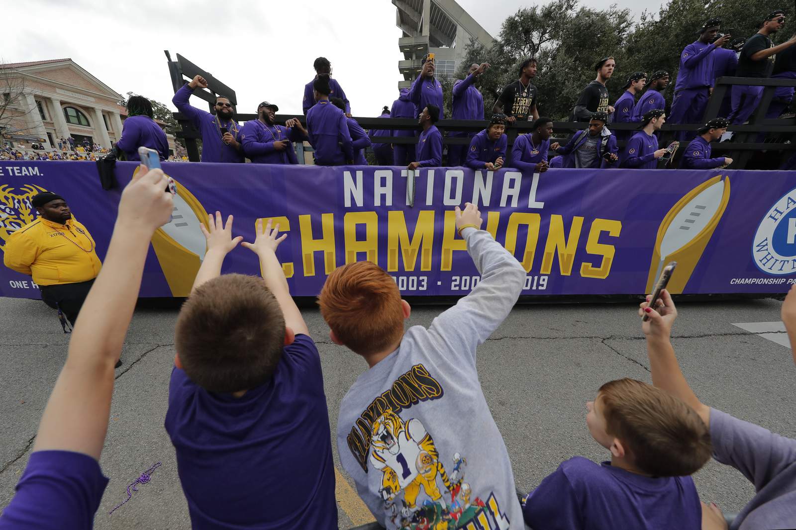 LSU title parade draws massive crowds