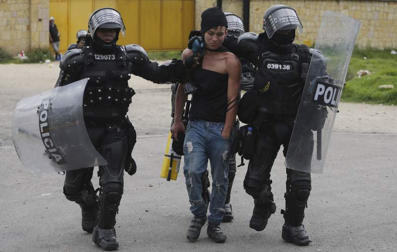 AP EXPLICA: ¿Por qué protesta la población en Colombia?