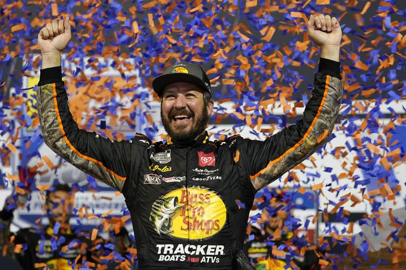 Truex in tight NASCAR chase for start of round of 8 in Texas