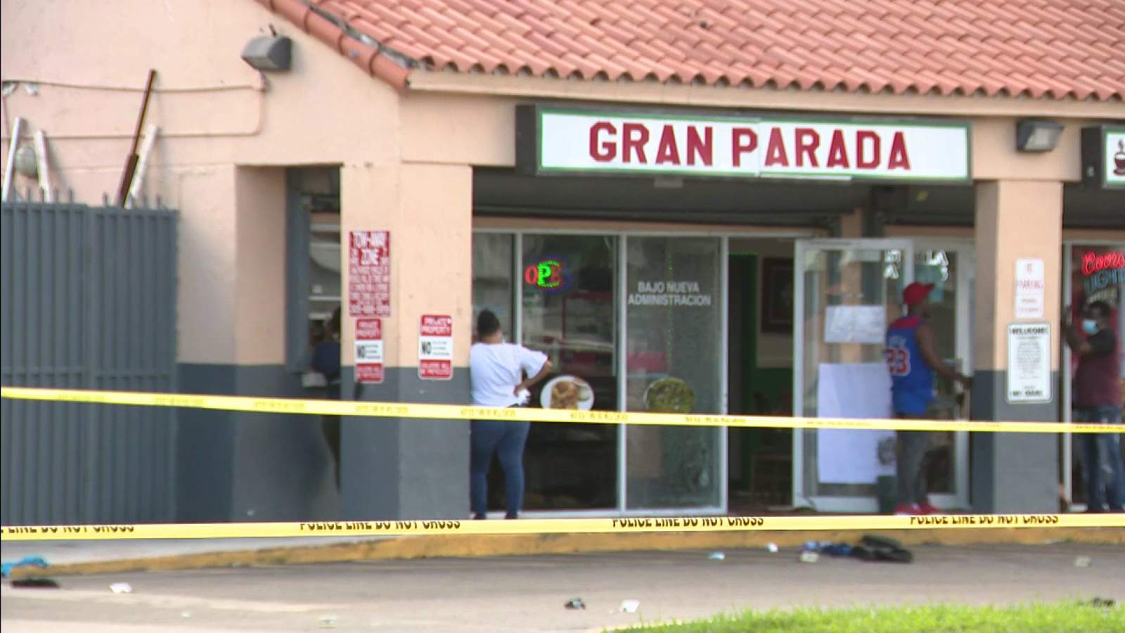Bizarre-acting man at NW Miami-Dade café shoots gun into air injuring 2 people