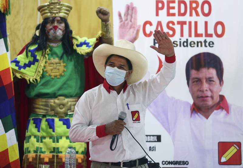 Futbolistas de Perú piden no votar por el comunismo