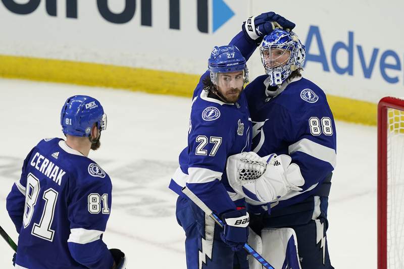 Kucherov leads Lightning over Canadiens 5-1 in Game 1