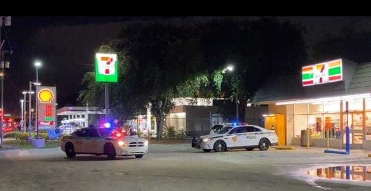 Armed robbers get away after roughing up clerk, grabbing cash at 7-Eleven