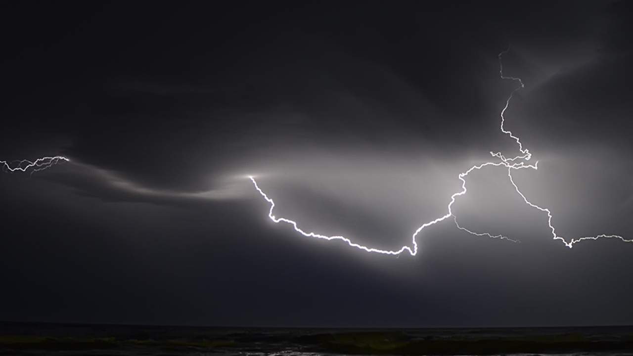 Super Bowl LIV fans face low possibility of tornadoes overnight with stormy weather