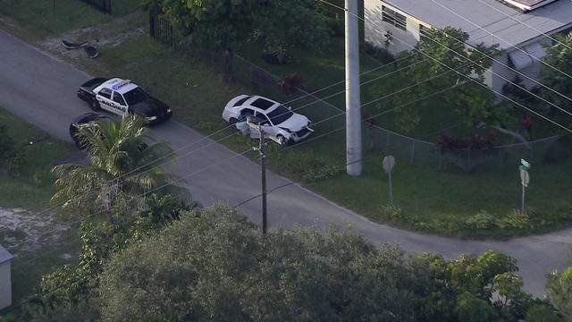 Police Chase Ends With Driver Ditching Car In North Miami Beach