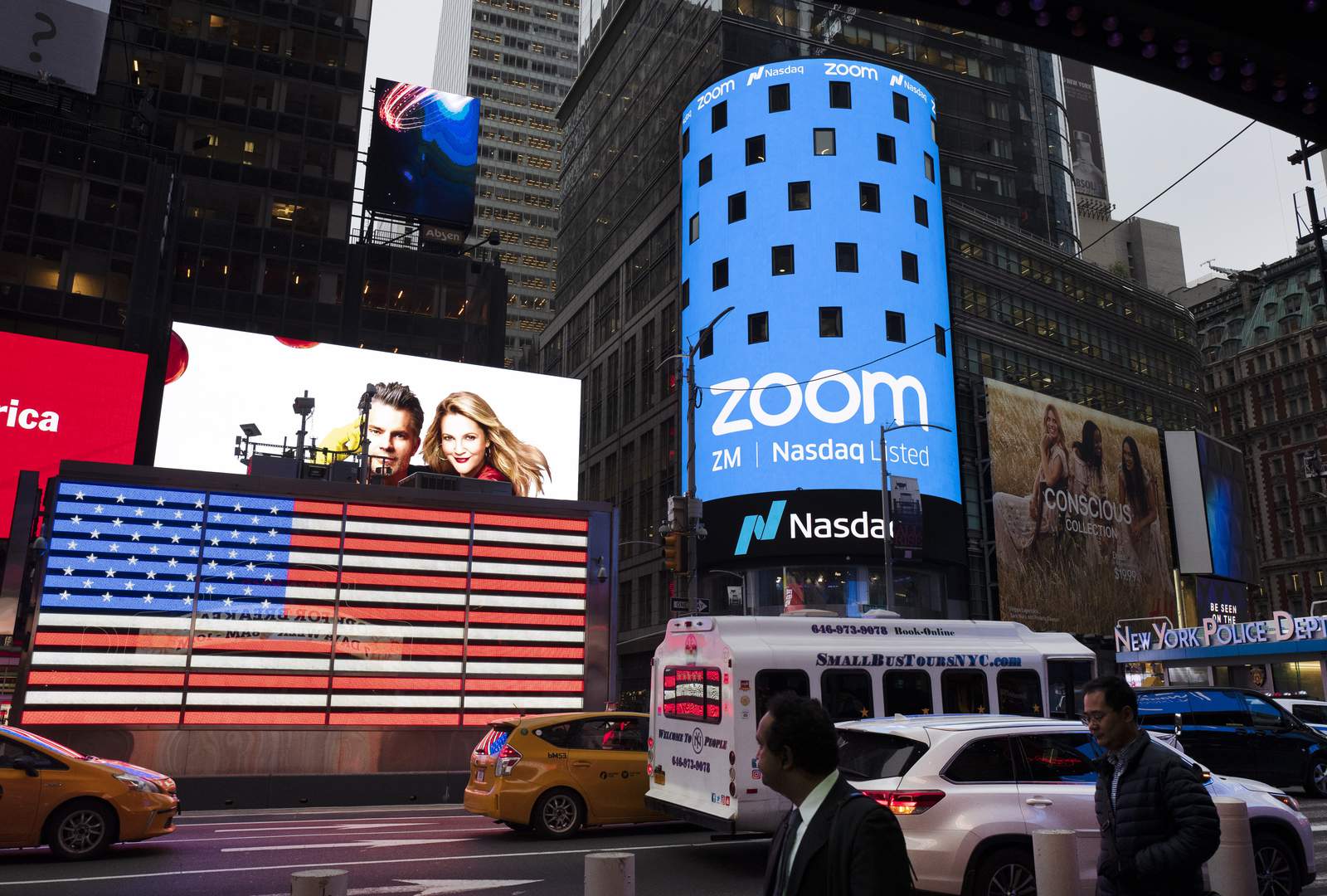 Zoom reports big 3Q gains, but slowing growth sinks stock
