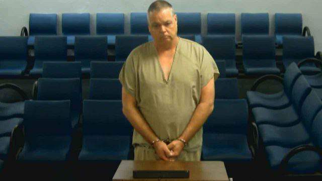 Bond set at $102,000 for former BSO Deputy Scot Peterson