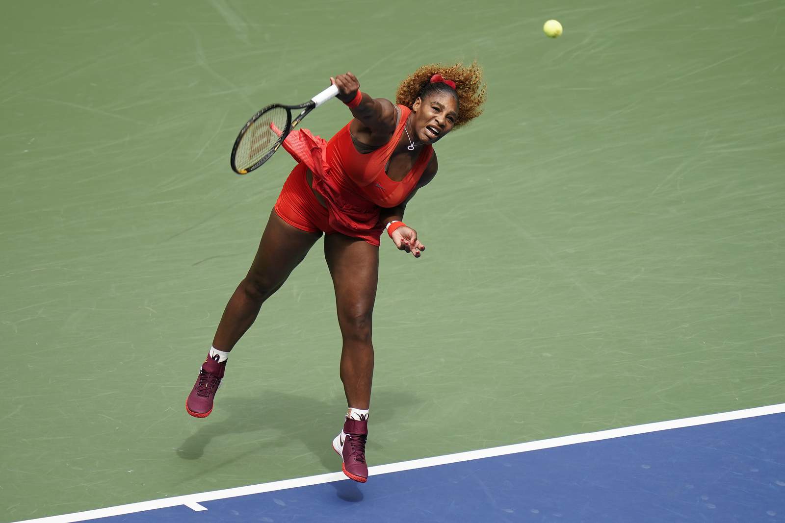 The Latest: Williams drops 1st set of US Open quarterfinal