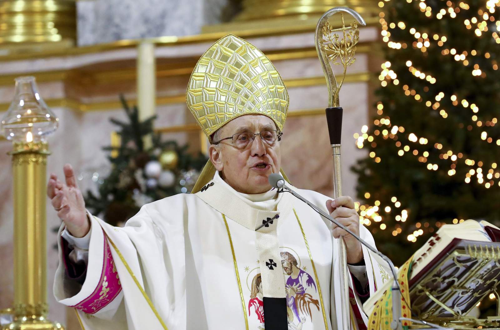 Belarus allows Roman Catholic archbishop to return
