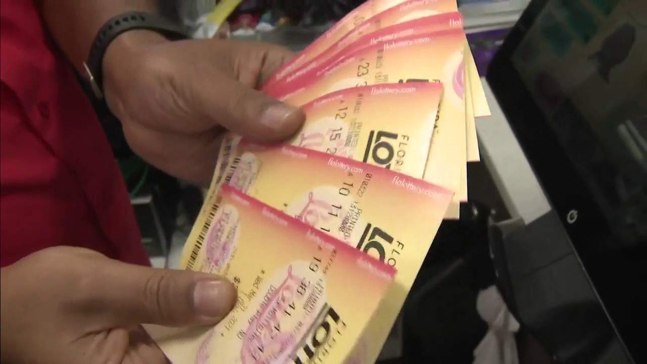 Hombre de Miami-Dade gana $1,000 por día de por vida y otro cobra $7 millones de golpe