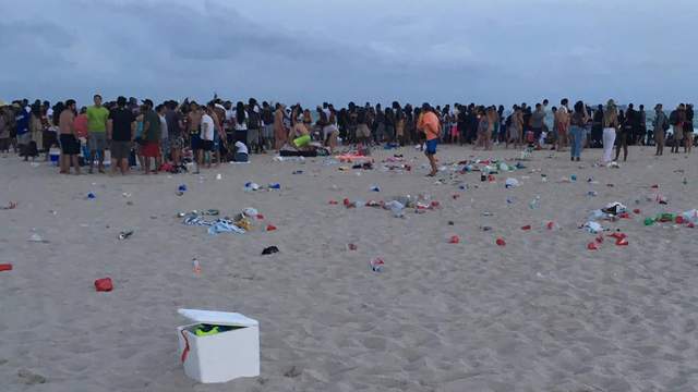 Spring Break Tourists Flood Beach With Garbage