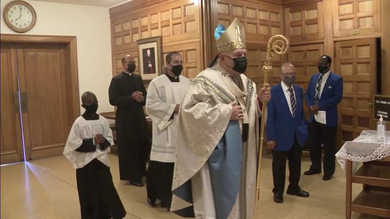 Miami Archbishop visits Creole mass at Cathedral of Saint Mary to show support for Haiti earthquake victims