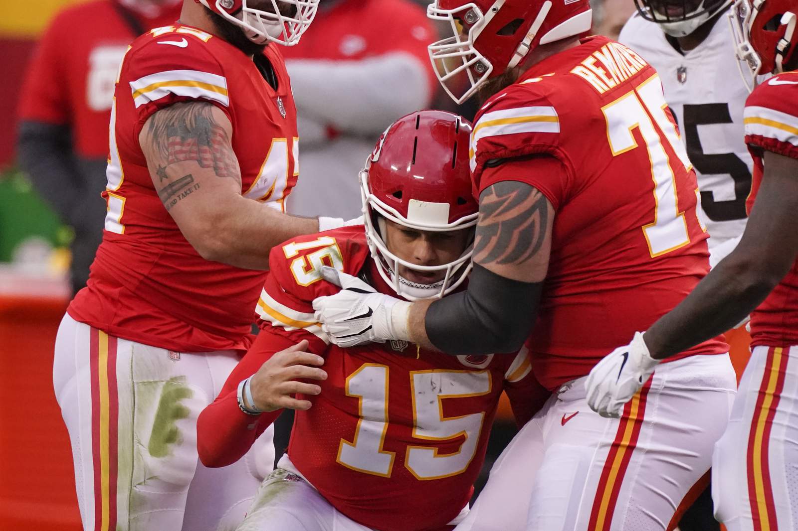 Chiefs' Mahomes practices, remains in concussion protocol