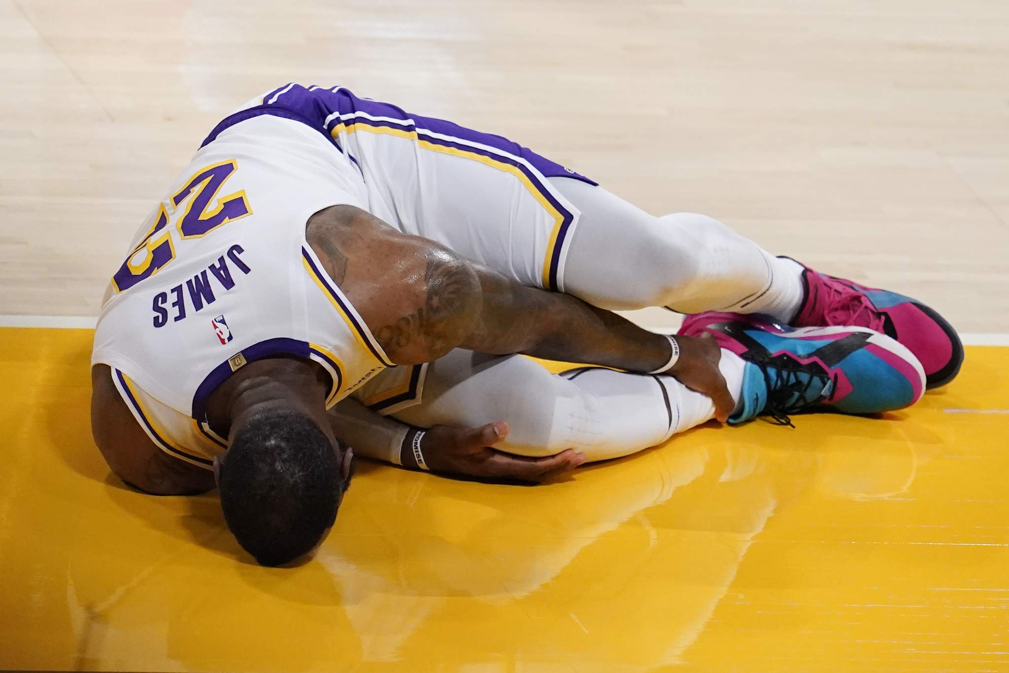 LeBron James sprains right ankle in loss, out indefinitely