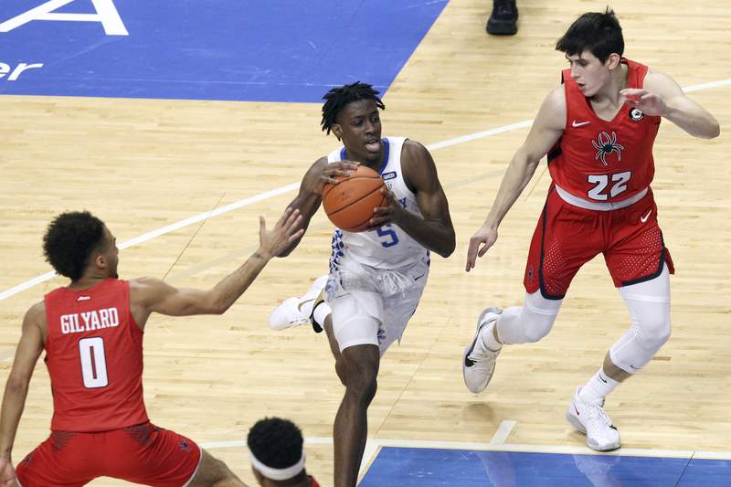 Former Kentucky guard Terrence Clarke dies in LA car crash