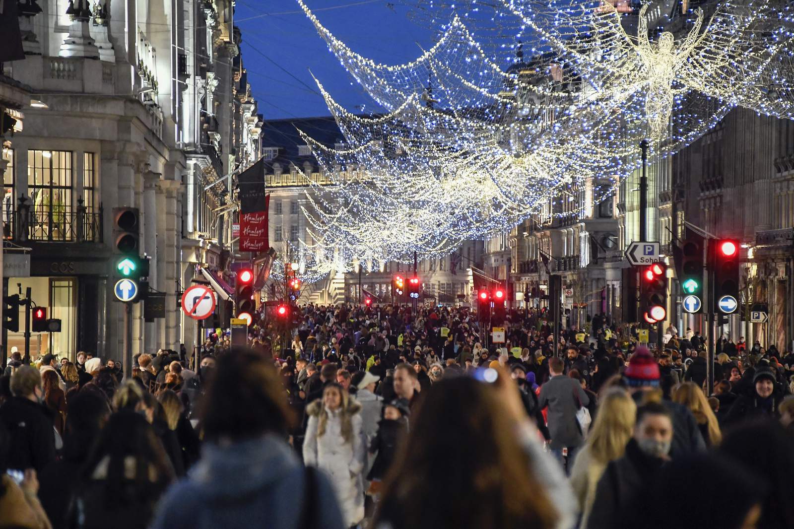 UK nixes Christmas gatherings, shuts London shops over virus