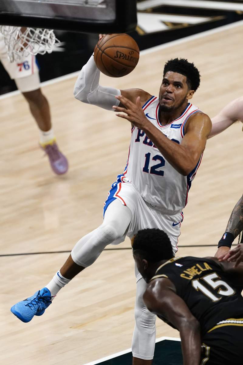 Curry, Harris help 76ers stay alive, hold off Hawks 104-99