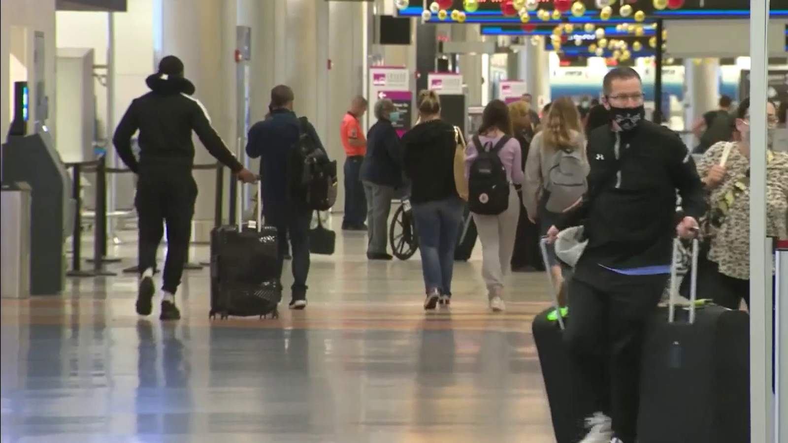 Thanksgiving travel rush: About 60,000 pass through Miami International Airport