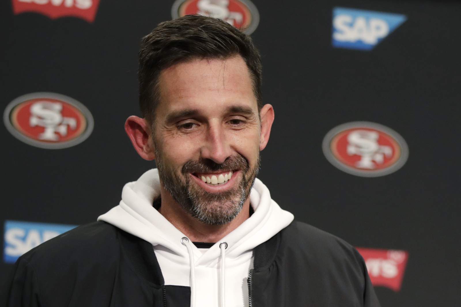 AP source: 49ers give Kyle Shanahan new deal through 2025