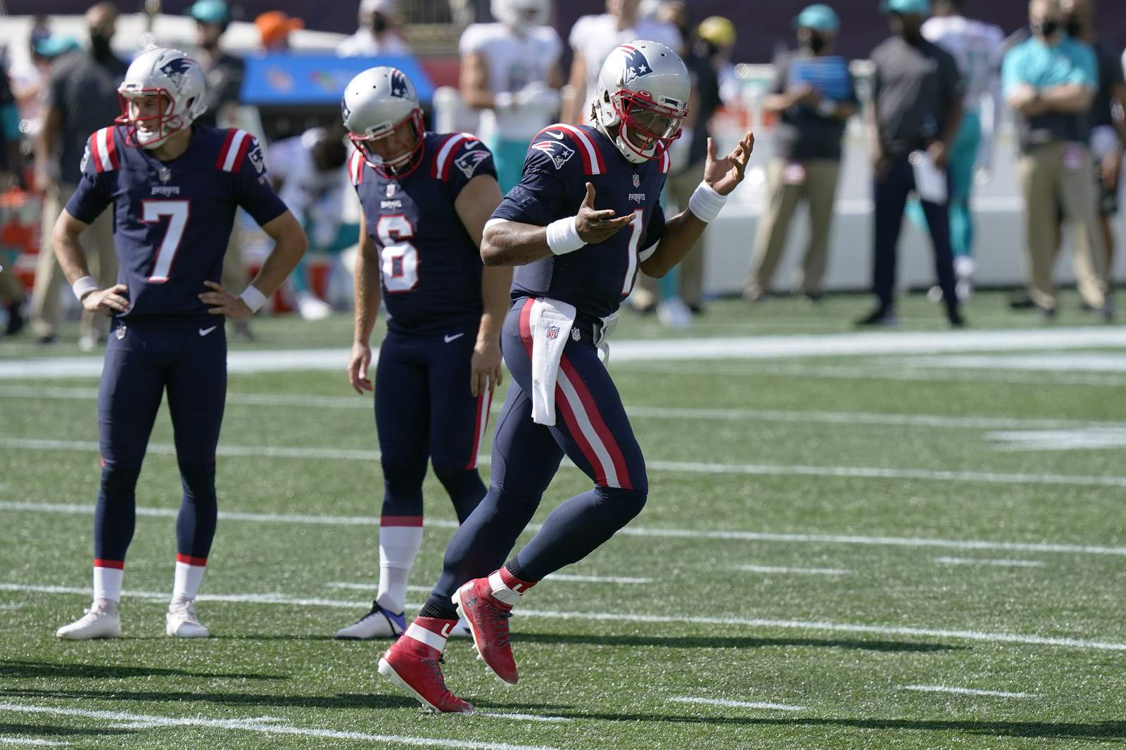 Newton runs for 2 TDs, Patriots hold off Dolphins 21-11
