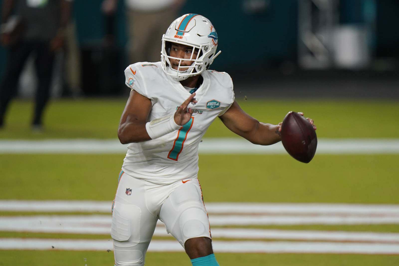 Flores confirms that Tua Tagovailoa will start at quarterback for the Dolphins