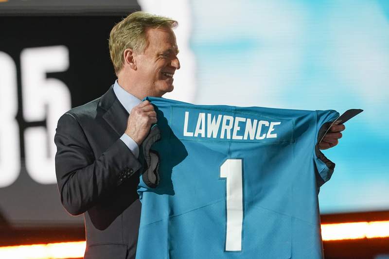 NFL draft: No suspense as 3 QBs dominate early picks