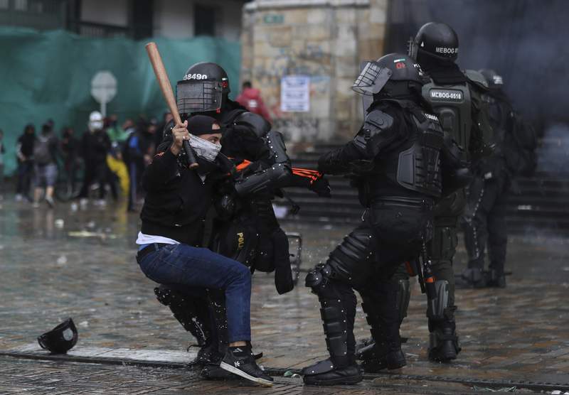 AP EXPLICA: ¿Por qué protestan los colombianos?