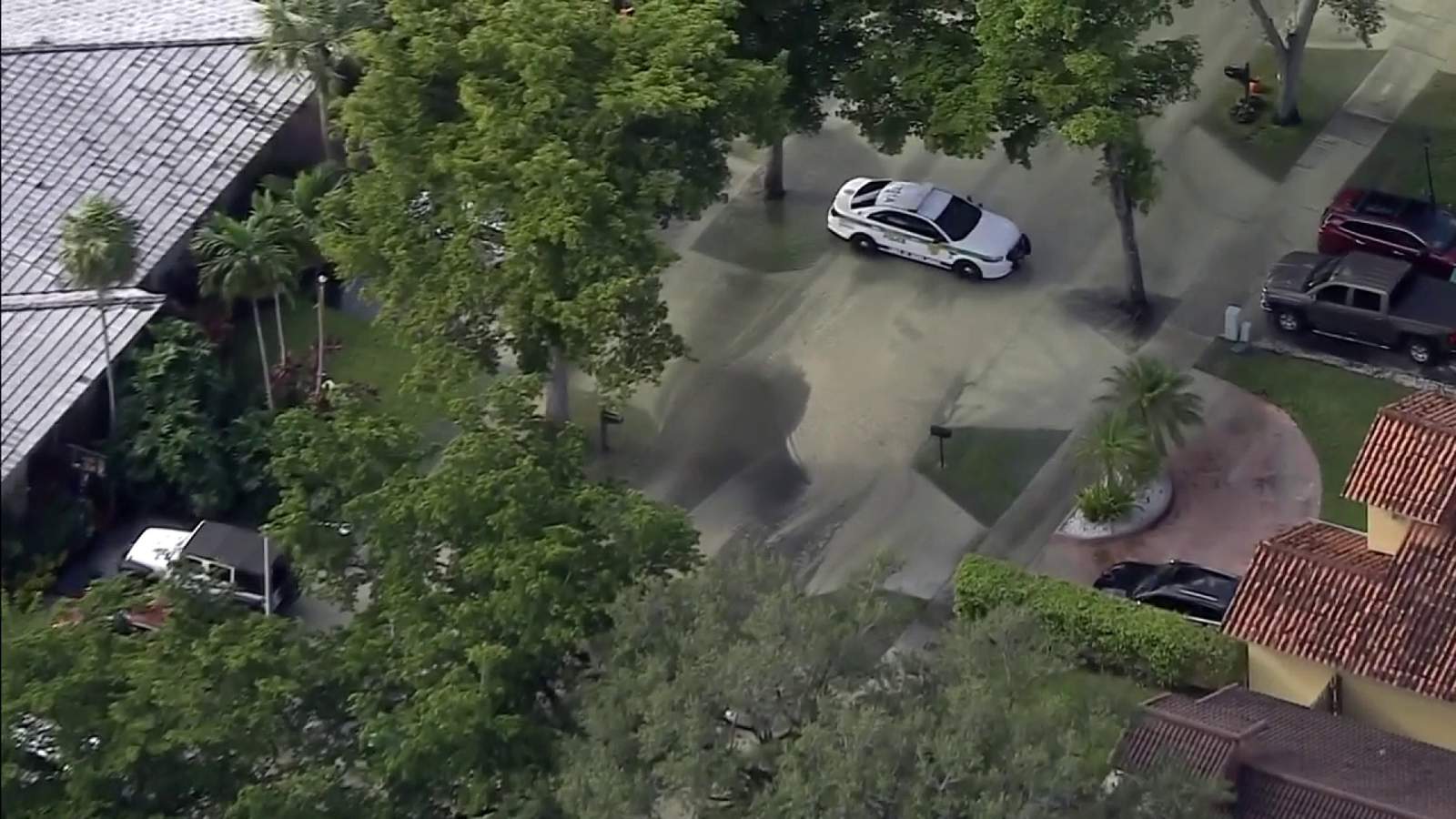 Water main break causes flooding in Miami Lakes