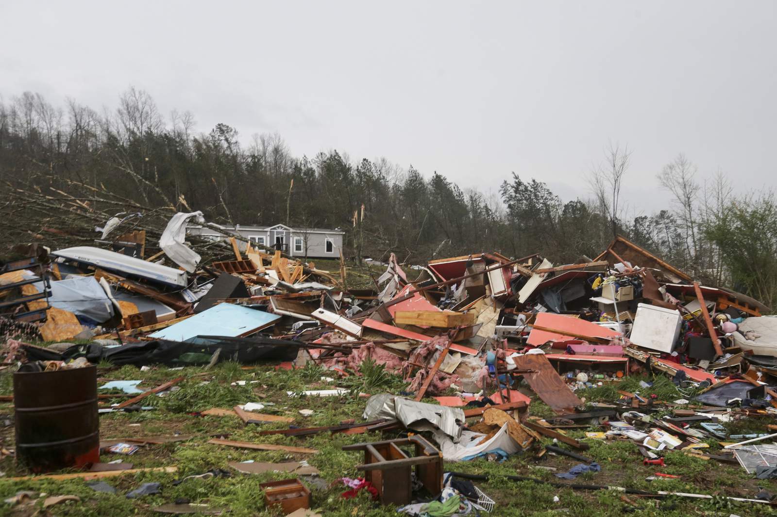 Tornados dejan al menos 5 muertos en sureste de EEUU