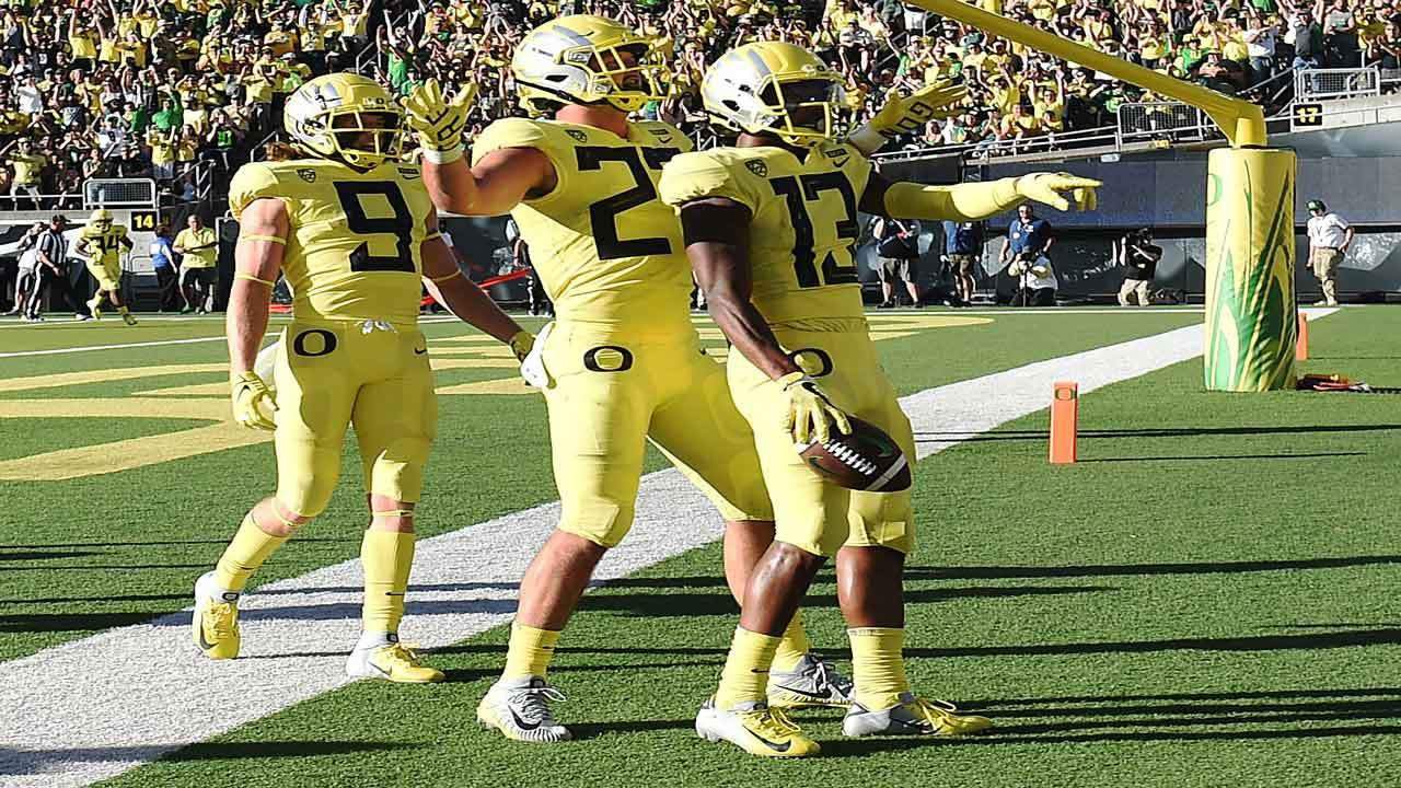 10 Great College Football Uniforms
