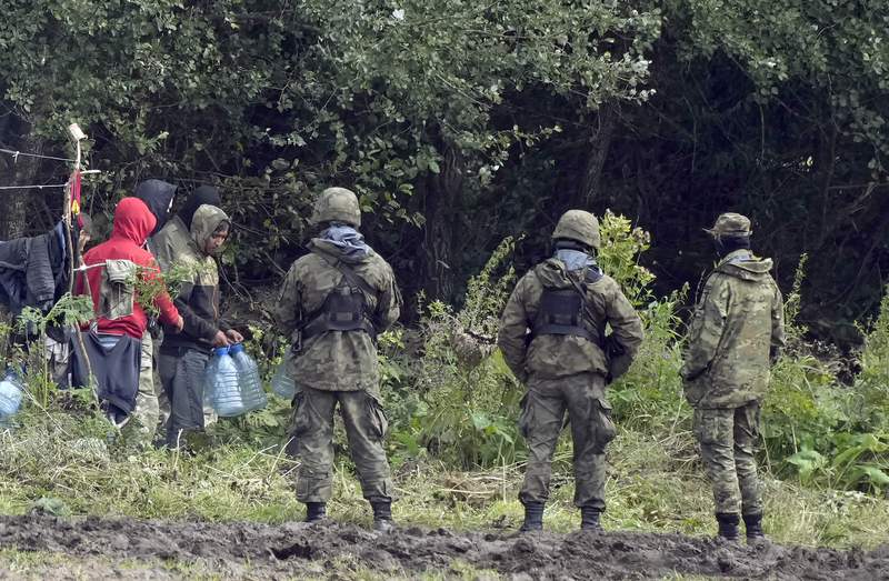 Polish lawmakers OK anti-migrant wall on Belarus border