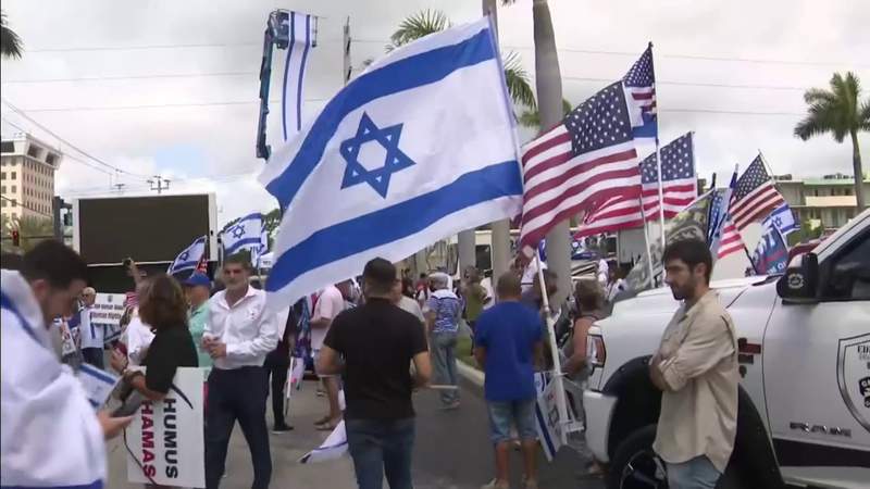Demonstrators gather to show support for Israel, also to rally against rise in anti-Semitism